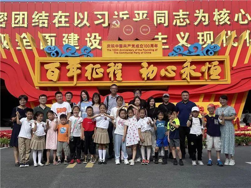 逃离古老的乡村房子